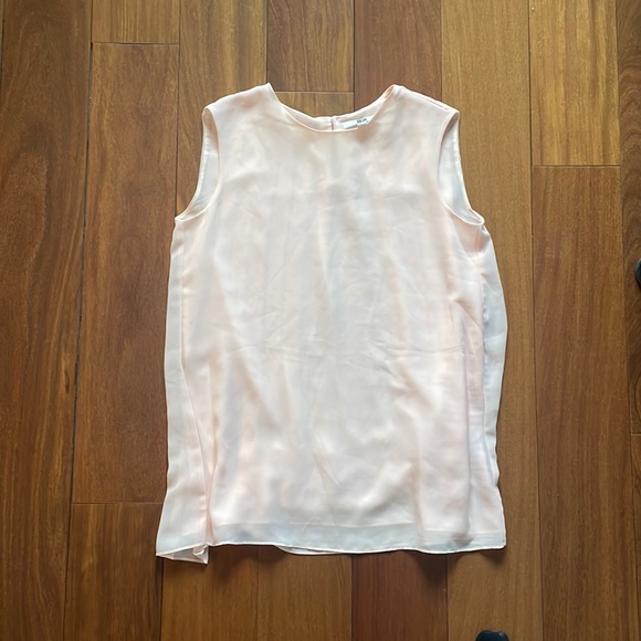 Uniqlo Pleated Sleeveless Chiffon Top - Picture 5 of 7